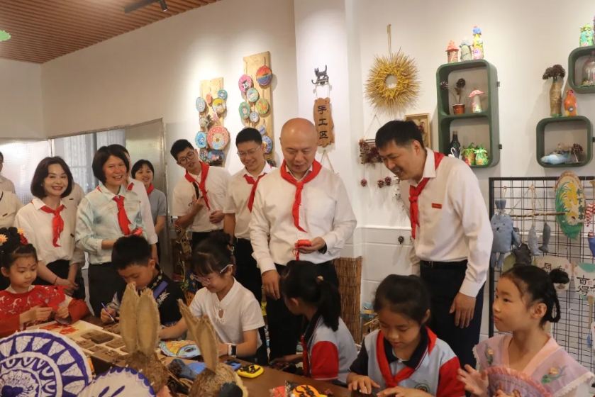 縣政府主要領(lǐng)導開展“六一”兒童節(jié)走訪慰問活動
