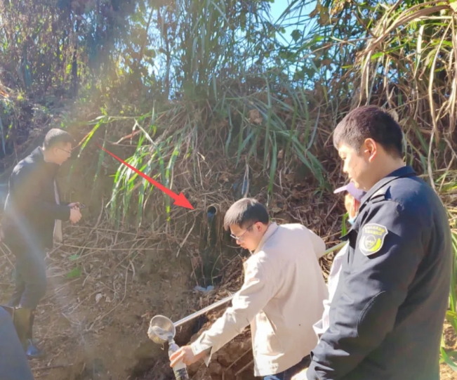 畜禽養(yǎng)殖污染治理普法系列宣傳（十六）——溪水變色發(fā)臭？暗管排污豬企遭查！