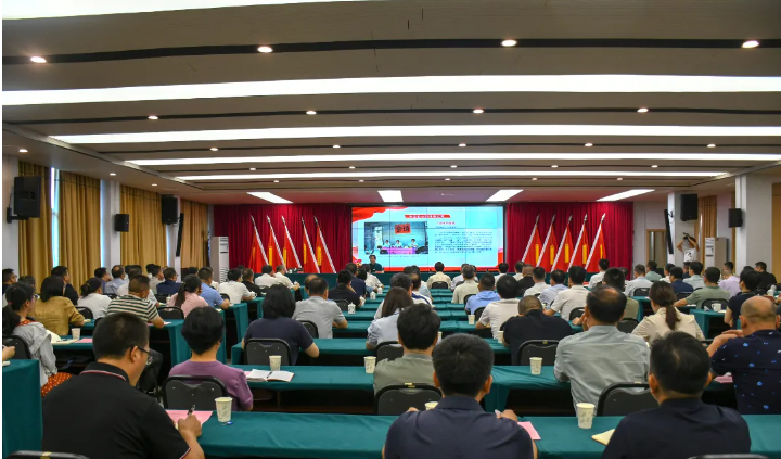 縣委理論學習中心組召開學習（擴大）會議